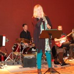 Lisa och Gunnel Holmgren uppträder på Cafékväll, KilArena, november 2012