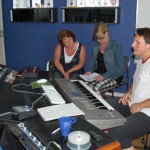 Gunnel Holmgren, Lisa och Per Jacobsson i studion. "Om du öppnar" 